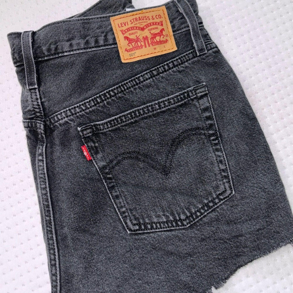 Levi Black Shorts
